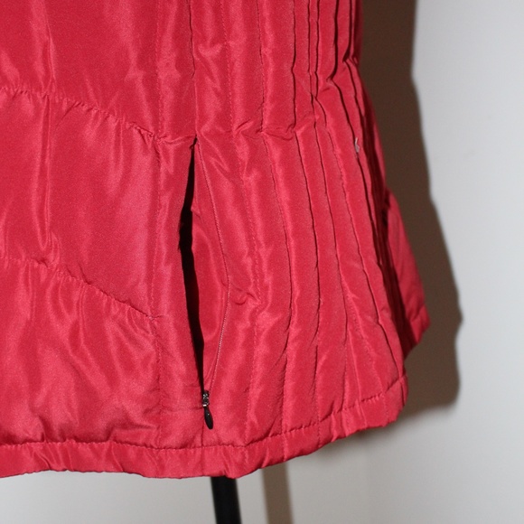 Kenneth Cole REACTION, red down puffer snap buttons and zipper closure vest - Picture 6 of 10